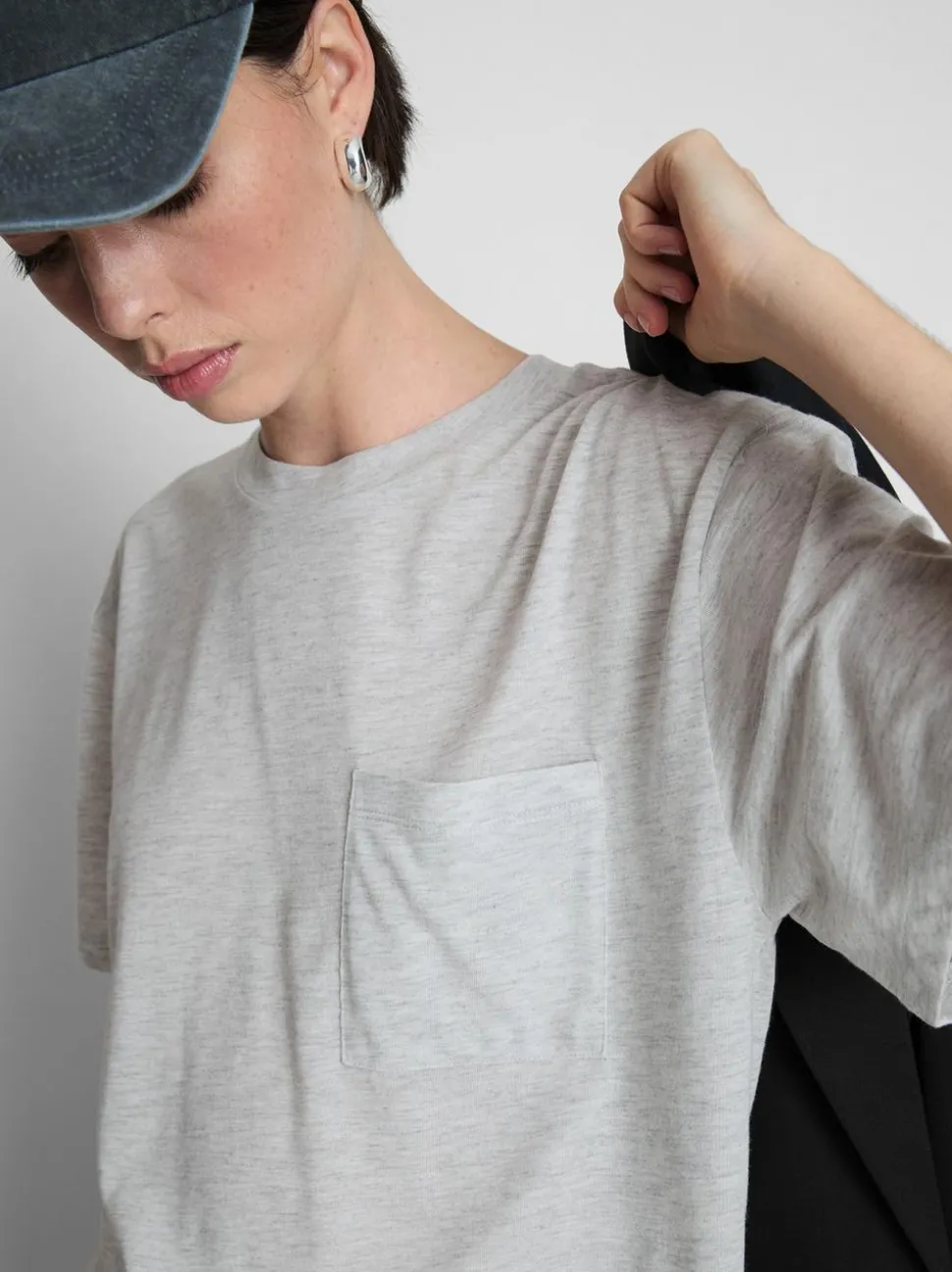 Langes T-Shirt mit aufgesetzter Tasche