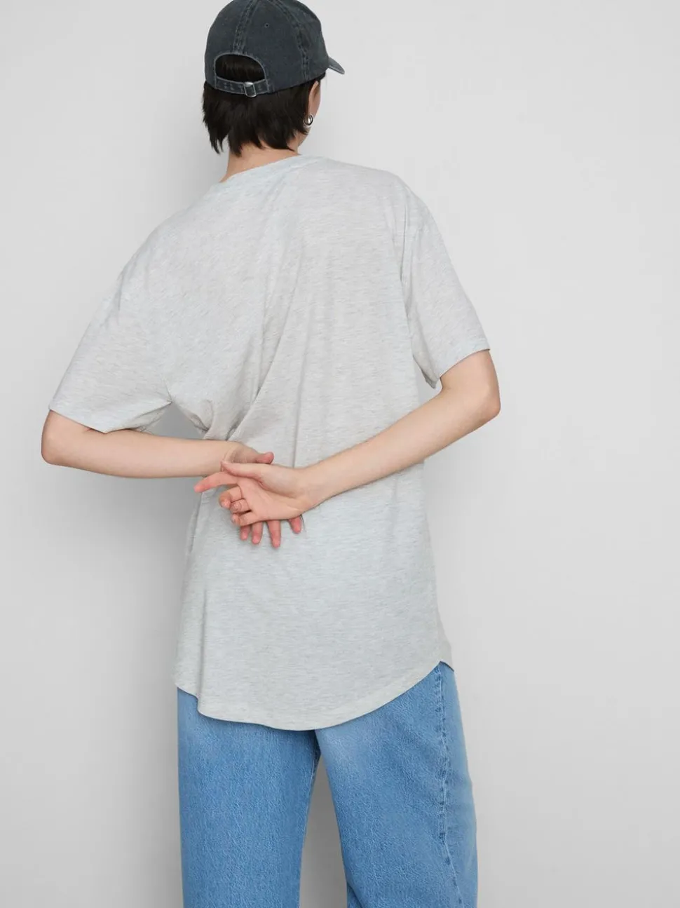 Langes T-Shirt mit aufgesetzter Tasche