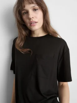 Langes T-Shirt mit aufgesetzter Tasche