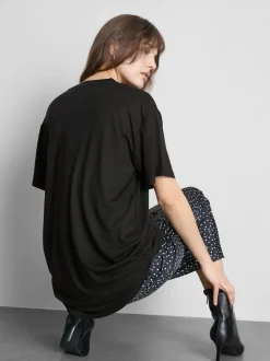 Langes T-Shirt mit aufgesetzter Tasche