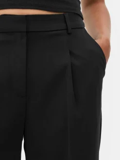 „Lila“ Hose mit geradem Bein
