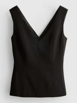Lila Top mit V-Ausschnitt und Schößchen