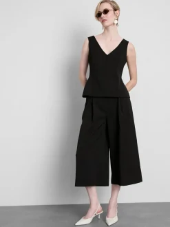 Lila Top mit V-Ausschnitt und Schößchen