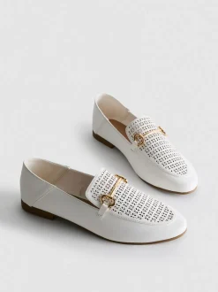 Loafer aus Kunstleder mit lasergeschnittener Trense