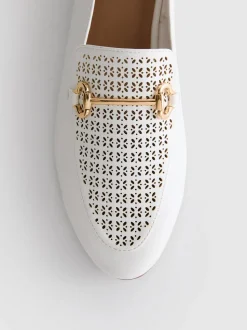 Loafer aus Kunstleder mit lasergeschnittener Trense