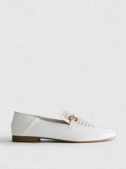 Loafer aus Kunstleder mit lasergeschnittener Trense