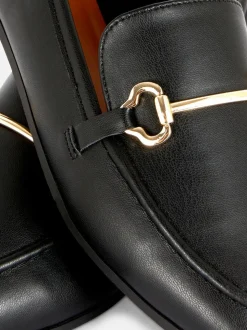Loafer aus Kunstleder mit Schnalle