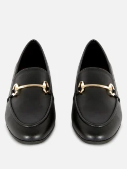 Loafer aus Kunstleder mit Schnalle