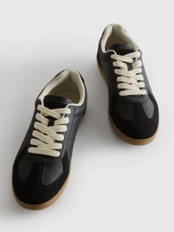 Low-Top-Sneaker
