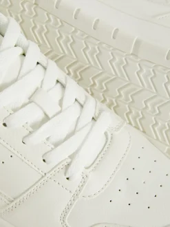 Low-Top-Sneaker