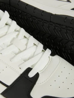 Low-Top-Sneaker