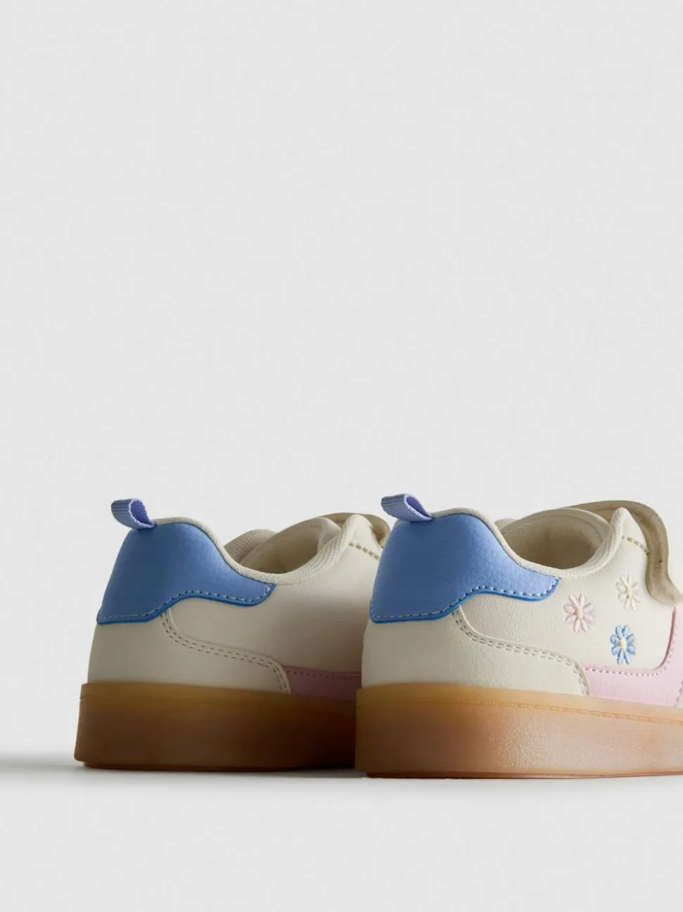 Low-Top-Sneaker mit Gummisohle