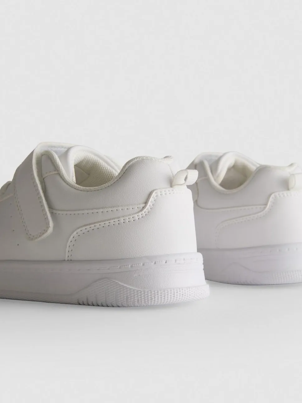 Low-Top-Sneakers aus Kunstleder