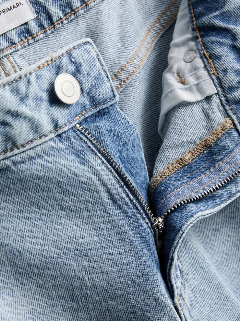 Lässige, gerade Denim-Jeans mit niedriger Leibhöhe