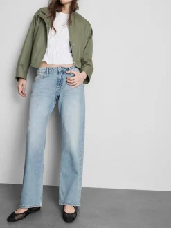 Lässige, gerade Denim-Jeans mit niedriger Leibhöhe