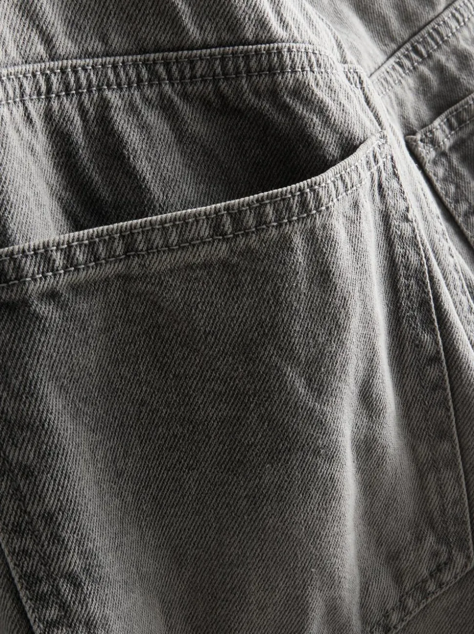 Lässige Jeans mit geradem Bein und mittlerer Leibhöhe