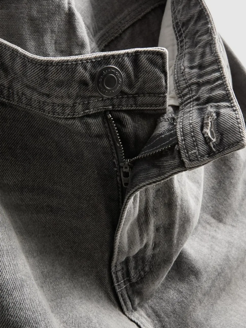 Lässige Jeans mit geradem Bein und mittlerer Leibhöhe