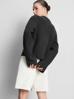 Lässiger, gestrickter Cardigan mit Rundhalsausschnitt
