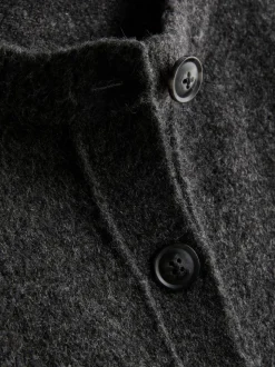 Lässiger, gestrickter Cardigan mit Rundhalsausschnitt