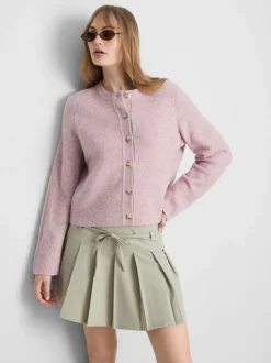Lässiger, gestrickter Cardigan mit Rundhalsausschnitt