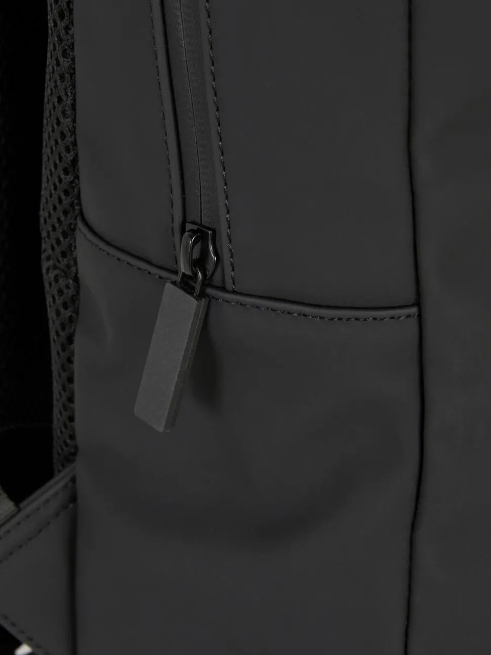 Lässiger Rucksack mit Reißverschluss