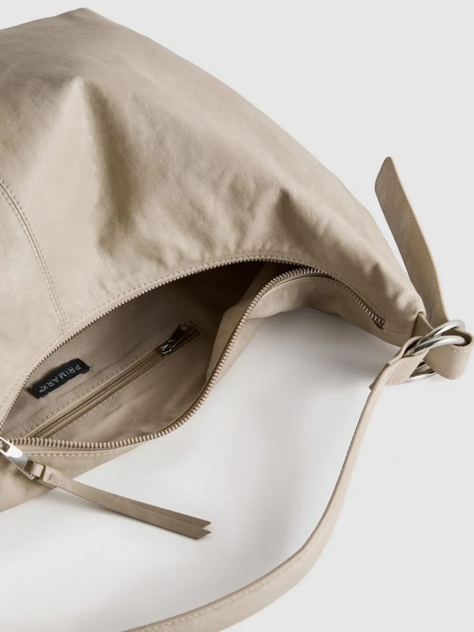 Lässige Schultertasche mit Zierringen