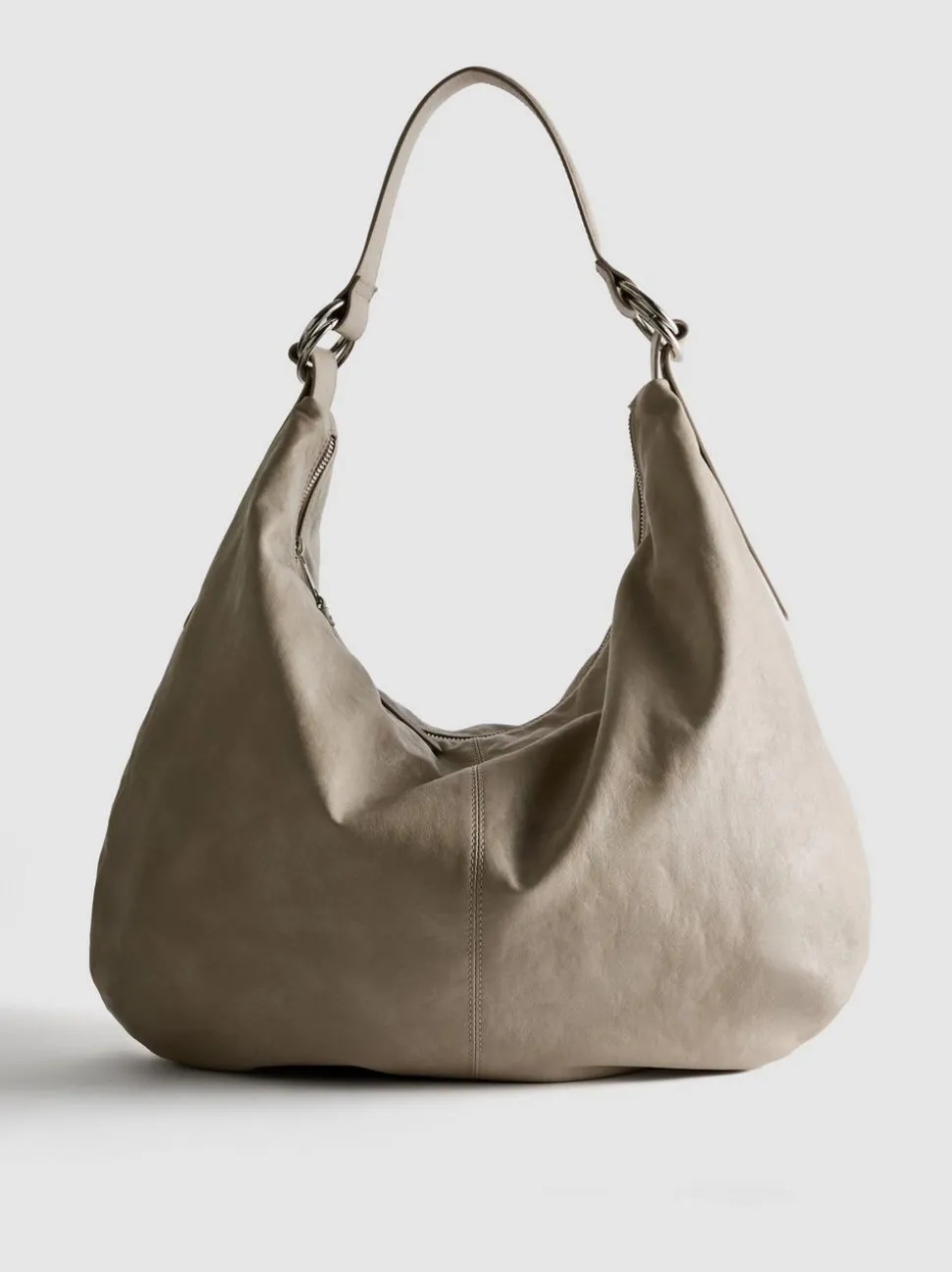 Lässige Schultertasche mit Zierringen