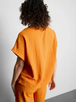 Lässiges Rundhalsshirt aus atmungsaktivem Stoff