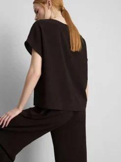 Lässiges Rundhalsshirt aus atmungsaktivem Stoff