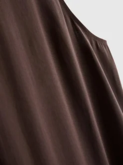 Midikleid in Säulenform
