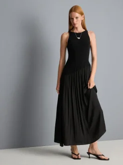 Midikleid mit tiefer Taille