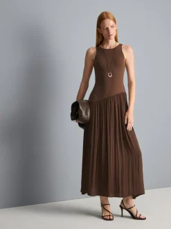 Midikleid mit tiefer Taille