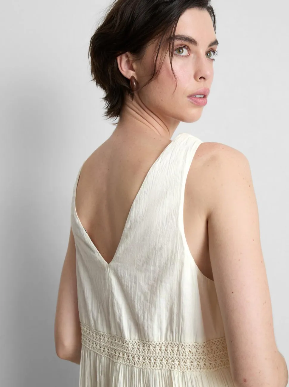 Minikleid mit V-Ausschnitt in Knitteroptik