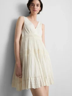 Minikleid mit V-Ausschnitt in Knitteroptik