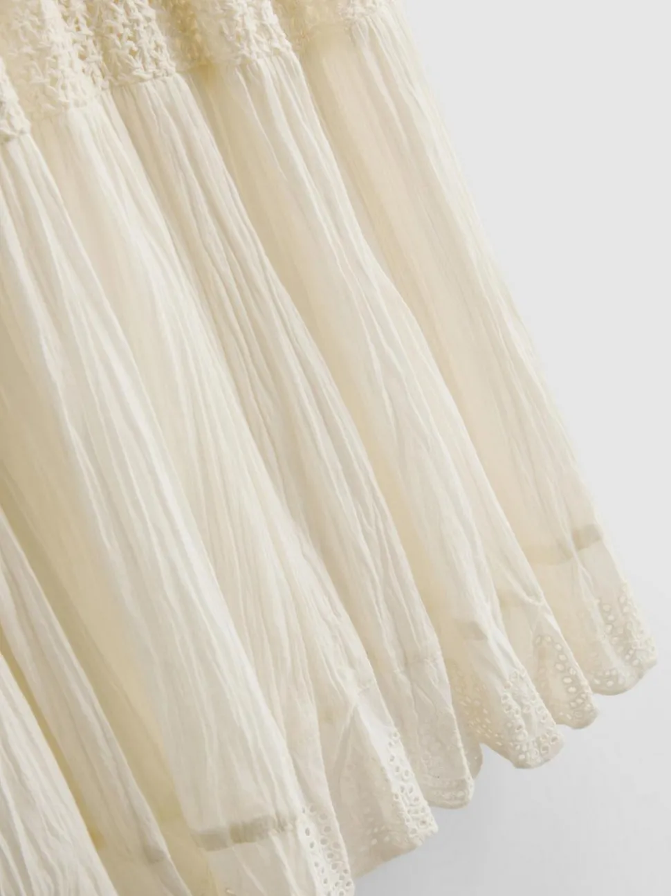 Minikleid mit V-Ausschnitt in Knitteroptik