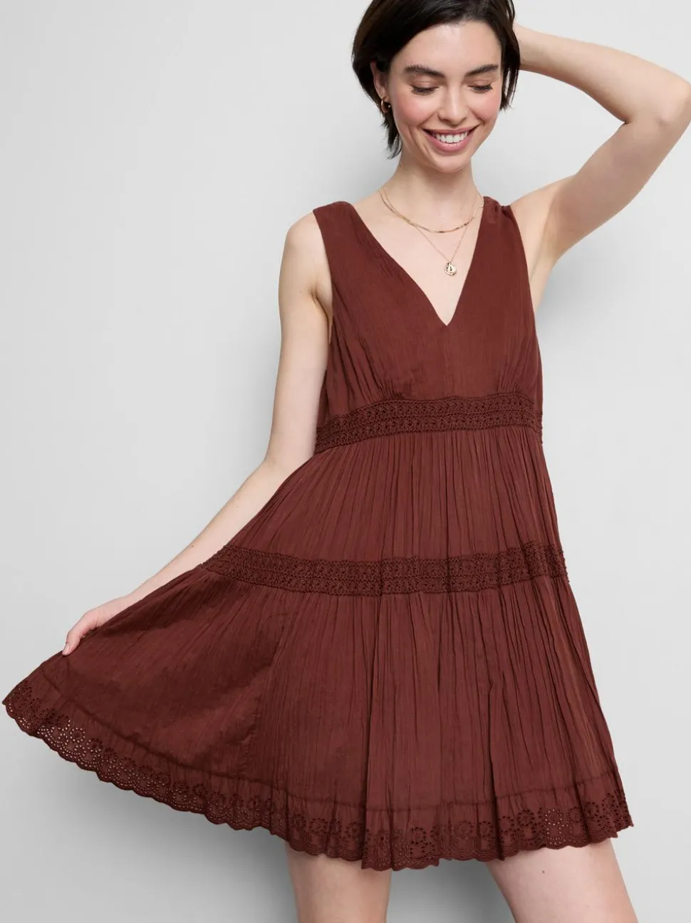 Minikleid mit V-Ausschnitt in Knitteroptik