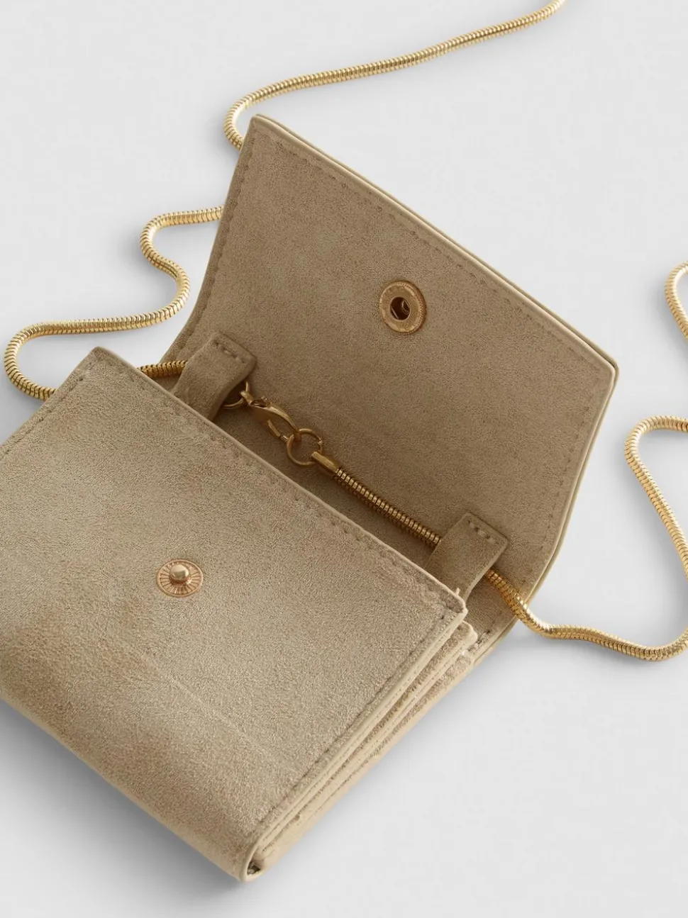 Mittelgroße Brieftasche mit Überschlag