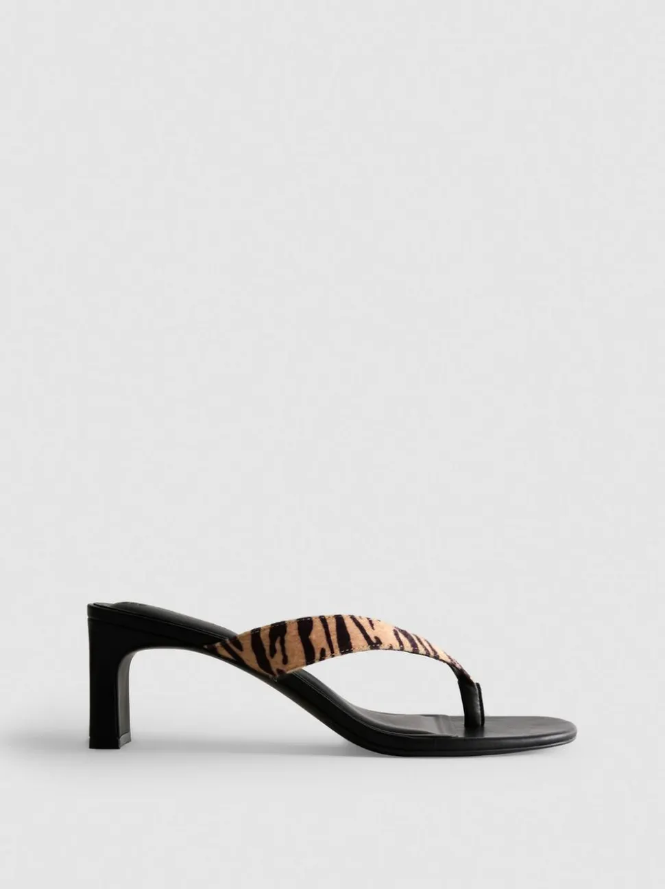 Mules mit Animalprint und Zehensteg