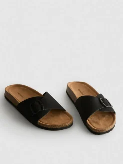 Mules mit Schnallenriemen
