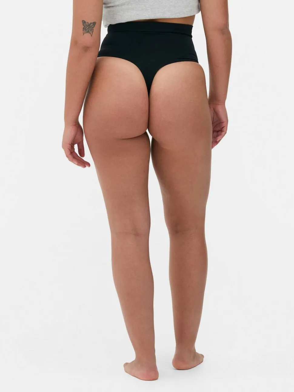 Nahtloser, figurformender Tanga mit hohem Bund