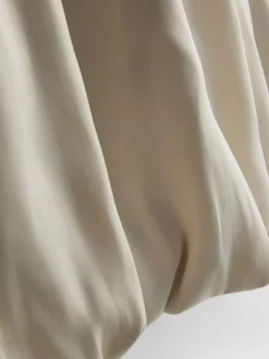 Neckholder-Bluse mit Ballonsaum