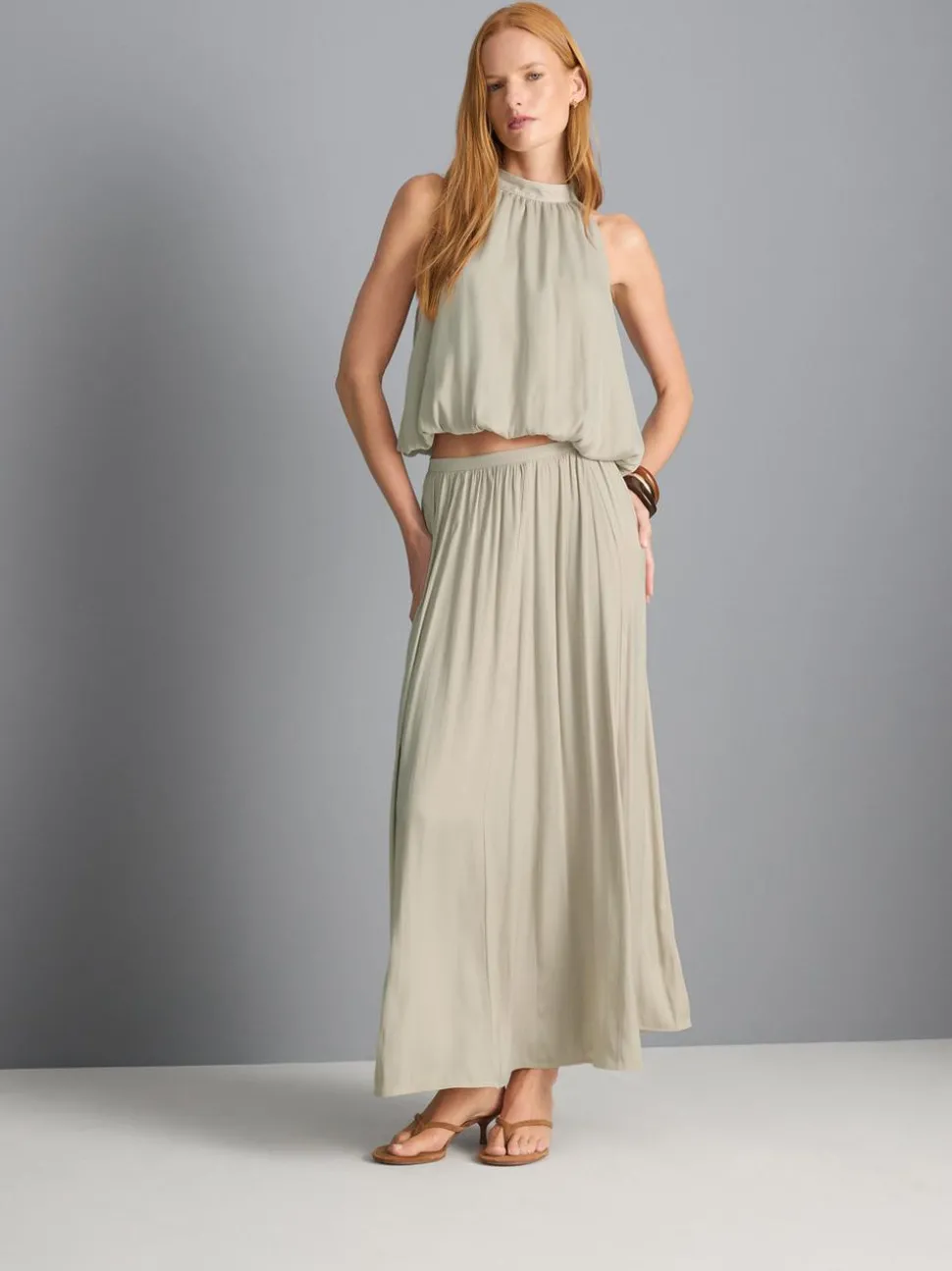 Neckholder-Bluse mit Ballonsaum