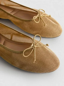 Netzstoff-Ballerinas in Metallic-Optik