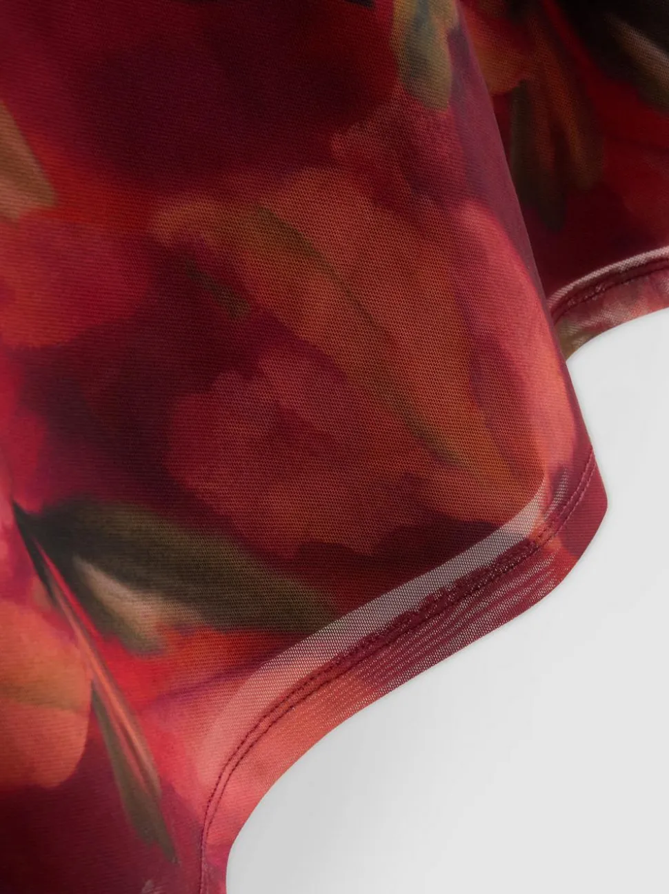 Netzstoff-Maxikleid mit Schlüssellochausschnitt und Blumenmuster