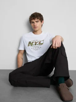 „NYC“ T-Shirt mit Grafik in Tarnmuster