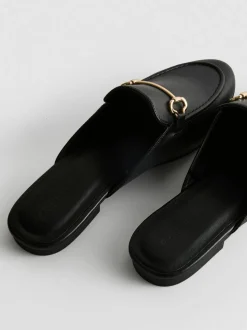 Offene Kunstleder-Loafer mit Trensen-Detail