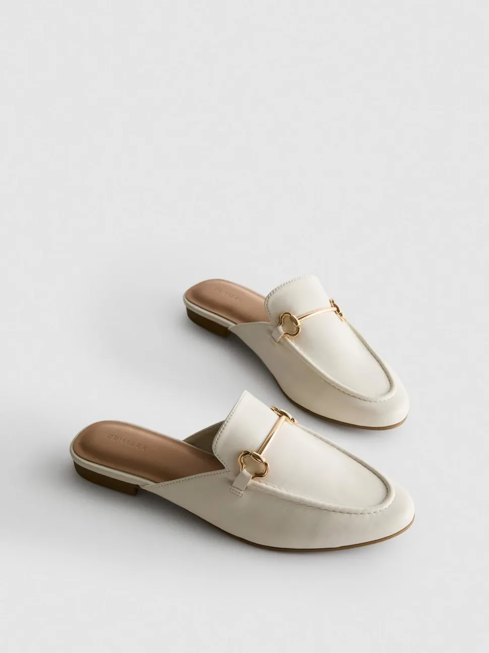 Offene Kunstleder-Loafer mit Trensen-Detail