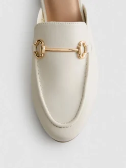 Offene Kunstleder-Loafer mit Trensen-Detail