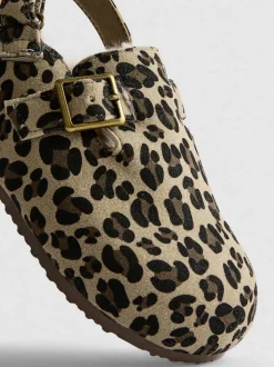 Pantoletten mit Leopardenmuster und Fersenriemen