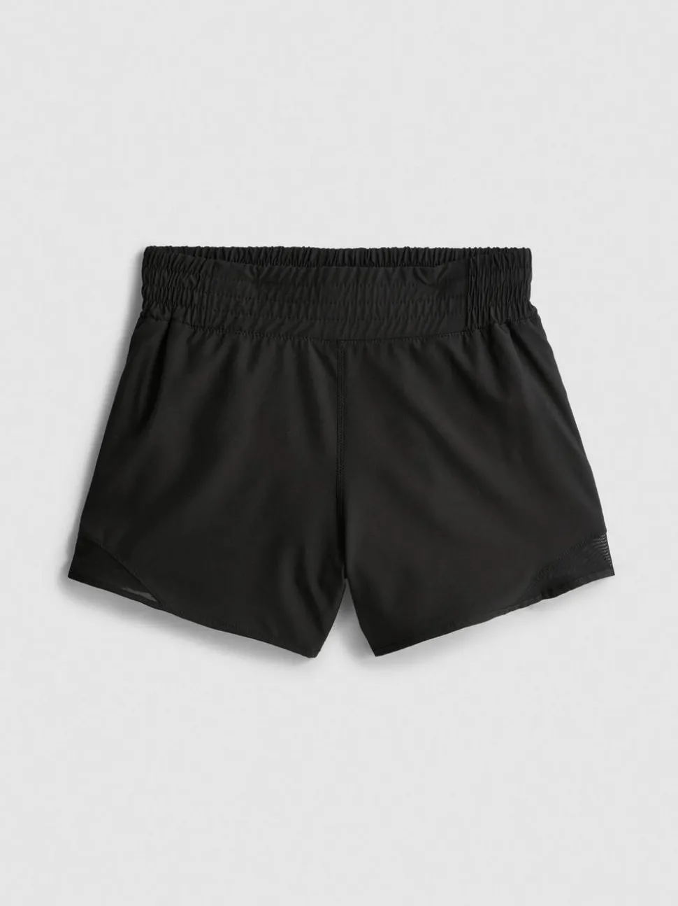 Performance-Shorts mit Netzeinsätzen